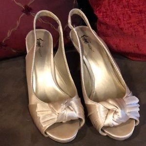 Fiona Night Gold/Champagne Satin Fabric Heels 8 1/2.